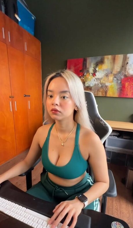 Naakte gelekte OnlyFans-foto van Daniella Roi