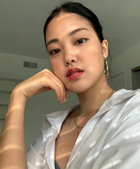 Naakte gelekte OnlyFans-foto van Michelle Choi