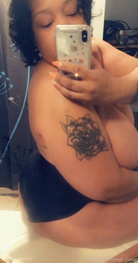 Naakte gelekte OnlyFans-foto van Foreignluxury