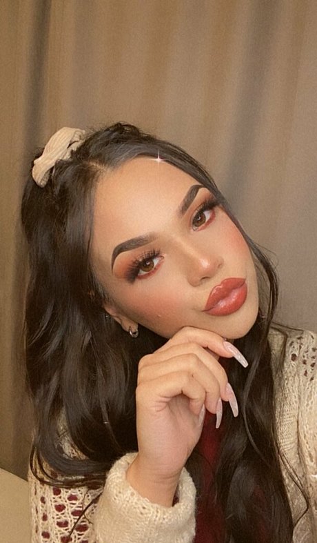 Naakte gelekte OnlyFans-foto van Desmariie