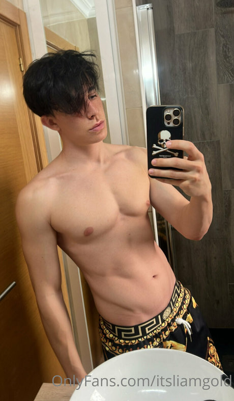 Naakte gelekte OnlyFans-foto van Itsliamgold