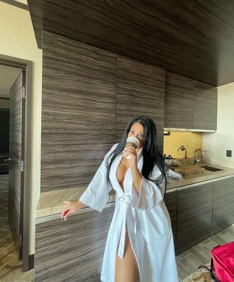 Naakte gelekte OnlyFans-foto van Mandy Leon