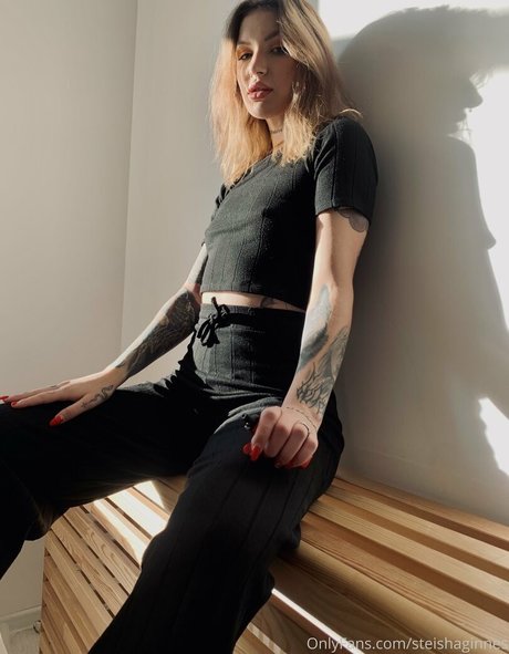 Naakte gelekte OnlyFans-foto van Steishaginnes