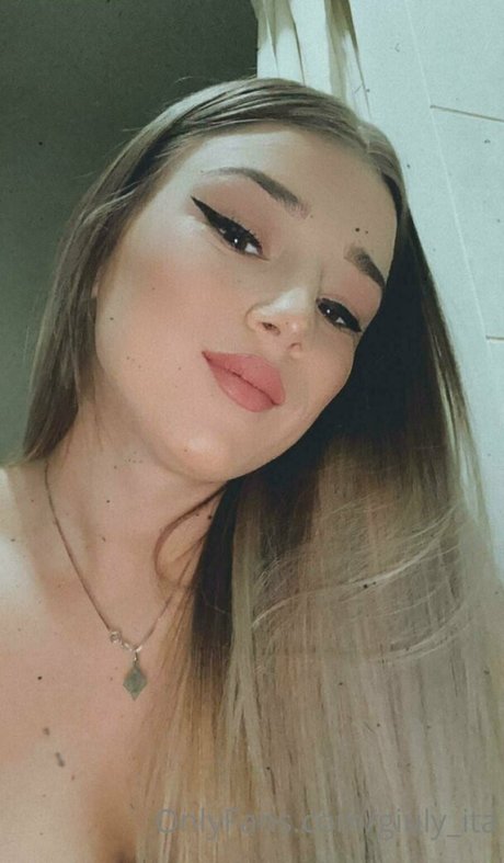Naakte gelekte OnlyFans-foto van Giulyita