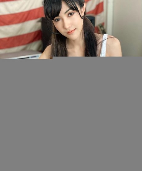 Naakte gelekte OnlyFans-foto van Bunnymutmai