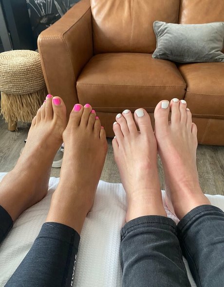 Naakte gelekte OnlyFans-foto van Callyfeet33