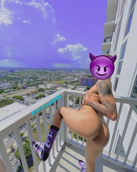 Naakte gelekte OnlyFans-foto van Thickianna23