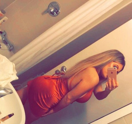 Naakte gelekte OnlyFans-foto van Beth G
