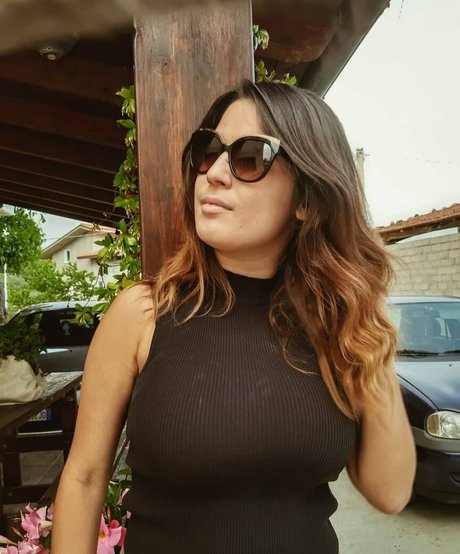 Naakte gelekte OnlyFans-foto van Ileniatenaa
