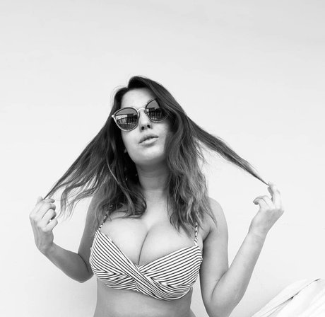 Naakte gelekte OnlyFans-foto van Ileniatenaa