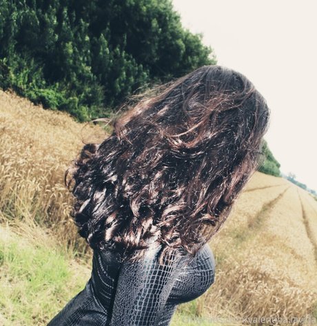 Naakte gelekte OnlyFans-foto van Valentinalavidaold
