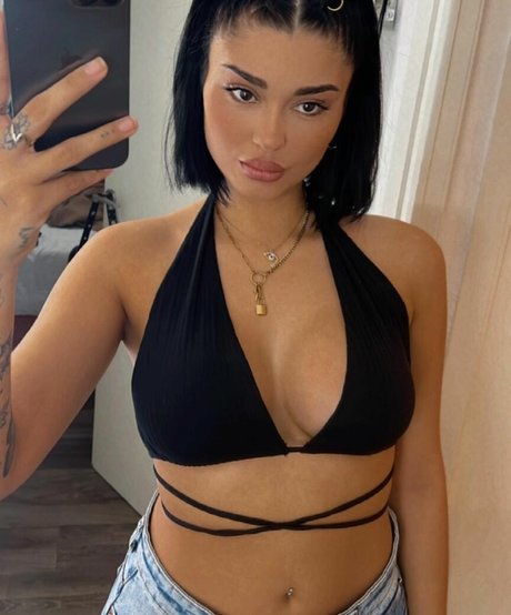 Naakte gelekte OnlyFans-foto van Graacii Morales