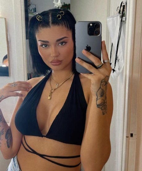 Naakte gelekte OnlyFans-foto van Graacii Morales