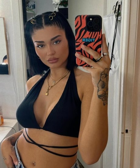 Naakte gelekte OnlyFans-foto van Graacii Morales