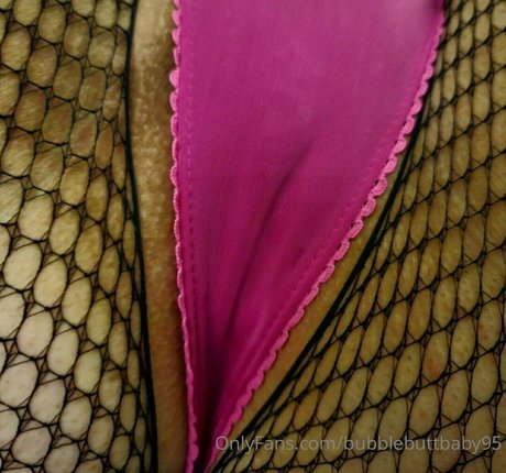Naakte gelekte OnlyFans-foto van Bubblebuttbaby95
