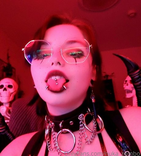 Naakte gelekte OnlyFans-foto van Naughtynuka