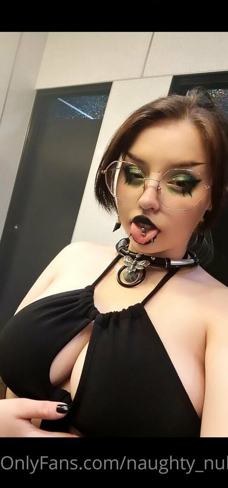Naakte gelekte OnlyFans-foto van Naughtynuka