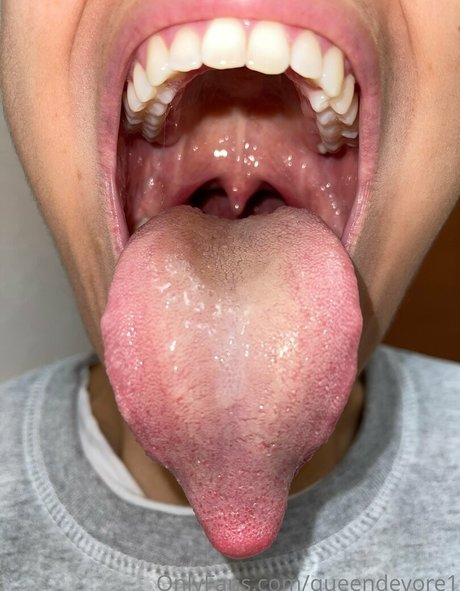Queendevore1