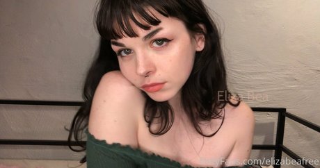 Naakte gelekte OnlyFans-foto van Elizabeafree