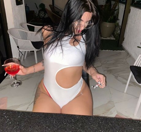 Naakte gelekte OnlyFans-foto van Vitoria Bornoll