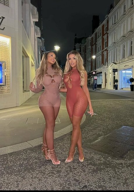 Naakte gelekte OnlyFans-foto van Eve Gale