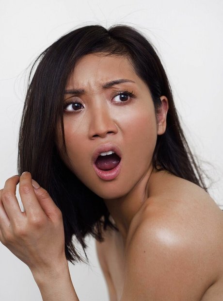 Naakte gelekte OnlyFans-foto van Brenda Song