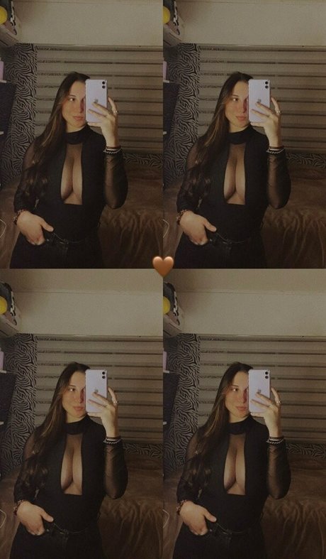 Naakte gelekte OnlyFans-foto van Martina B