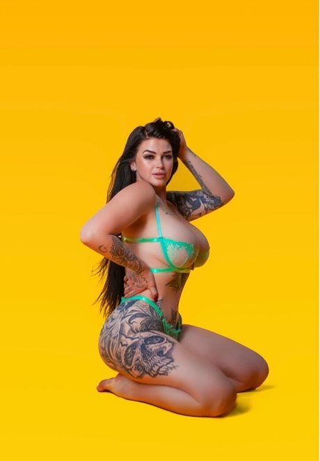 Naakte gelekte OnlyFans-foto van Missbabyann