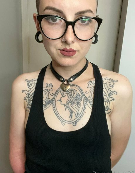 Naakte gelekte OnlyFans-foto van Ravenlove22