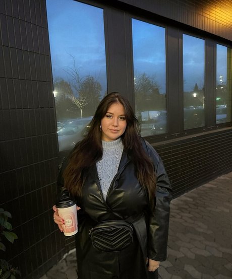 Naakte gelekte OnlyFans-foto van Geheimnisxx