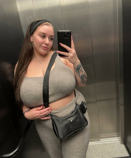 Naakte gelekte OnlyFans-foto van Geheimnisxx