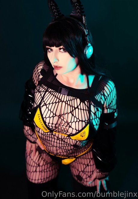 Naakte gelekte OnlyFans-foto van Bumblejinx