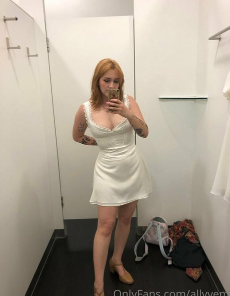 Naakte gelekte OnlyFans-foto van Allyvem