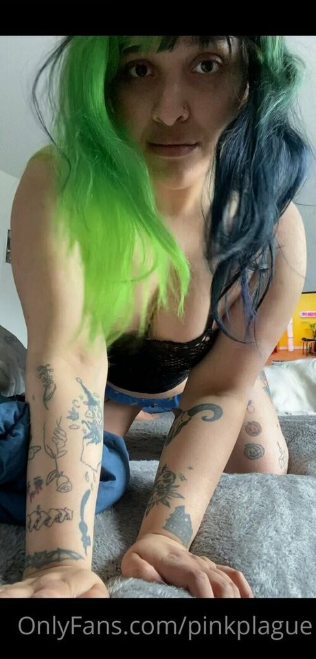 Naakte gelekte OnlyFans-foto van Pinkplague