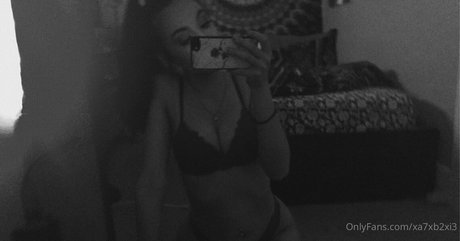 Naakte gelekte OnlyFans-foto van Xa7xb2xi3
