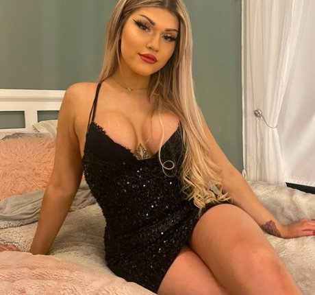 Naakte gelekte OnlyFans-foto van Mayakellzz