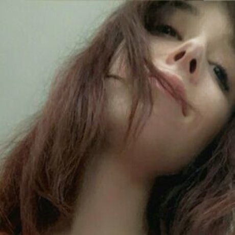 Naakte gelekte OnlyFans-foto van Emilia