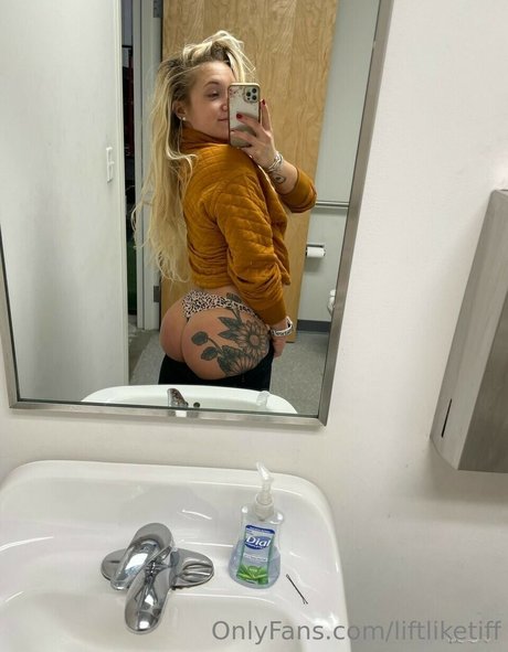 Naakte gelekte OnlyFans-foto van Liftliketiff