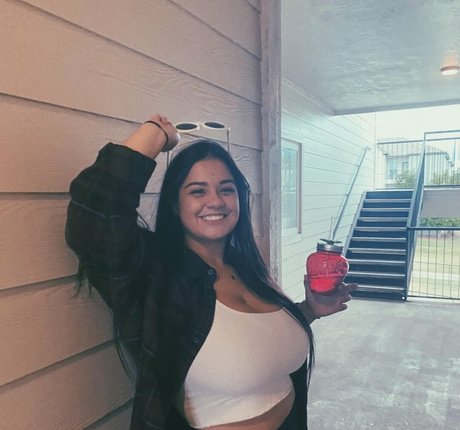 Naakte gelekte OnlyFans-foto van Valerie