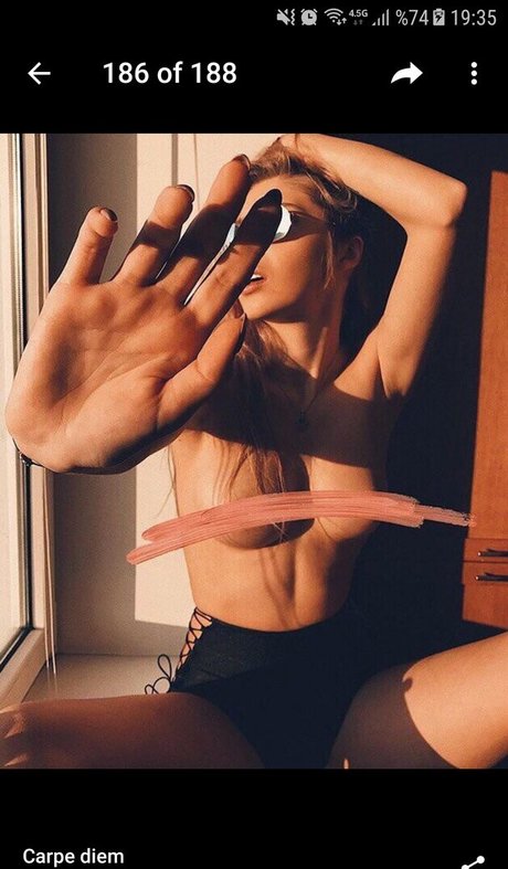 Naakte gelekte OnlyFans-foto van Tanita Le