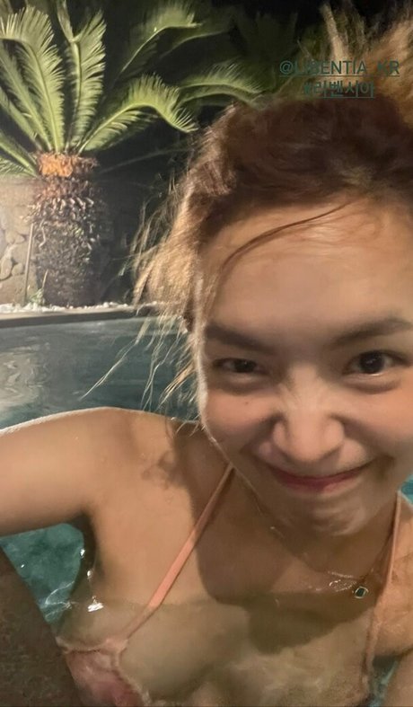 Naakte gelekte OnlyFans-foto van Yunjinpet