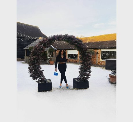 Naakte gelekte OnlyFans-foto van Katrina Louise Paul