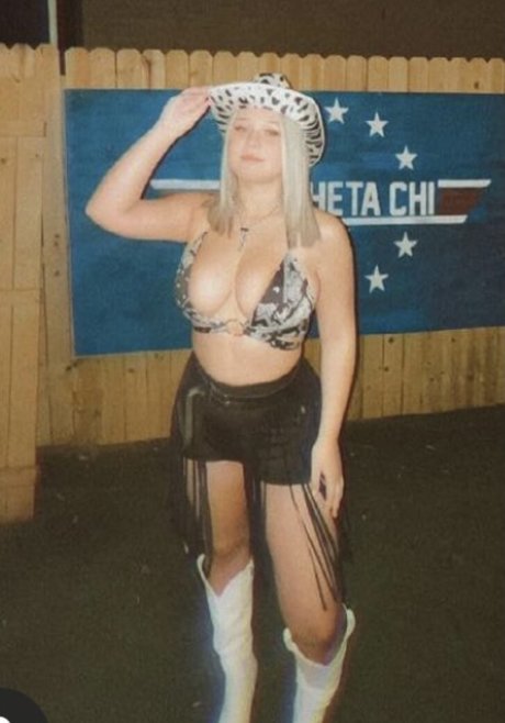 Naakte gelekte OnlyFans-foto van Georgiiasanacore