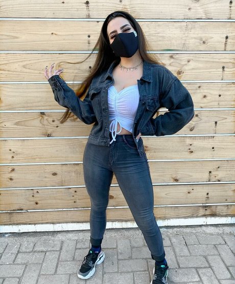Naakte gelekte OnlyFans-foto van Vai Monroe