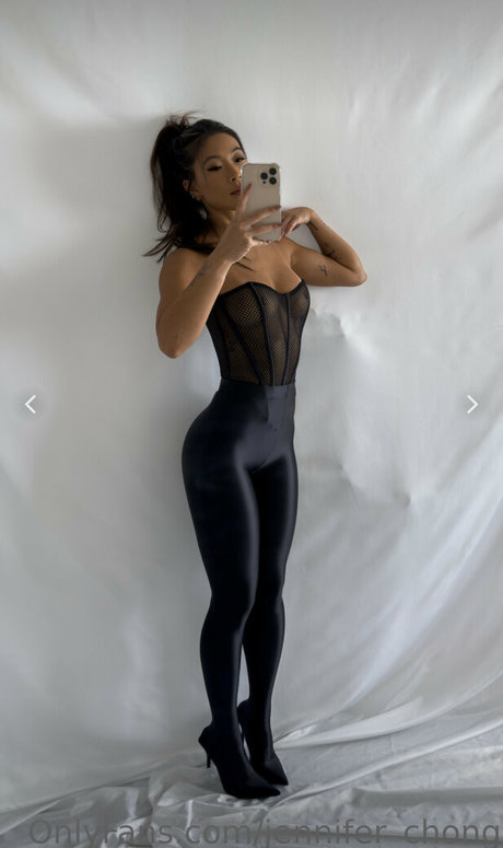 Naakte gelekte OnlyFans-foto van Jennifer Chong