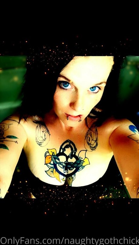 Naakte gelekte OnlyFans-foto van Naughtygothchick