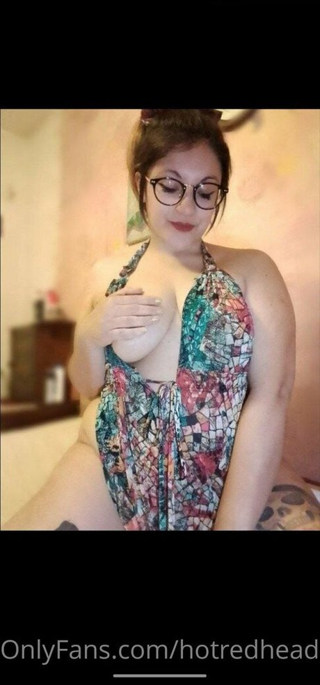 Naakte gelekte OnlyFans-foto van Hotredheada