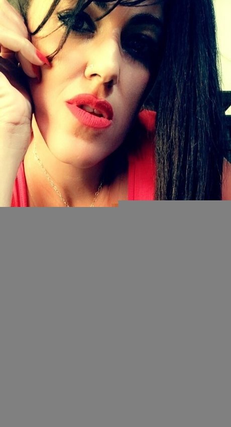 Naakte gelekte OnlyFans-foto van Meninaveneno75