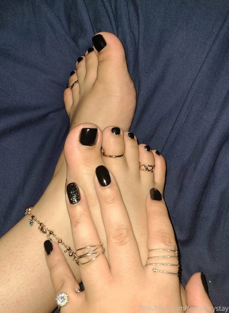 Naakte gelekte OnlyFans-foto van Feetstacystay