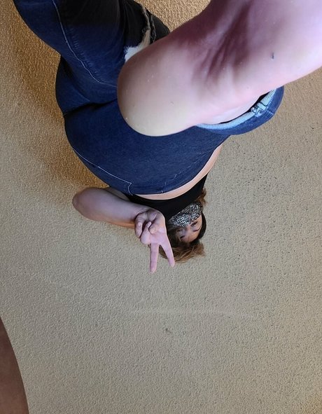 Feetstacystay